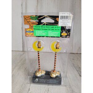 Lemax spooky town Crescent Moon Street Lamp Village Halloween